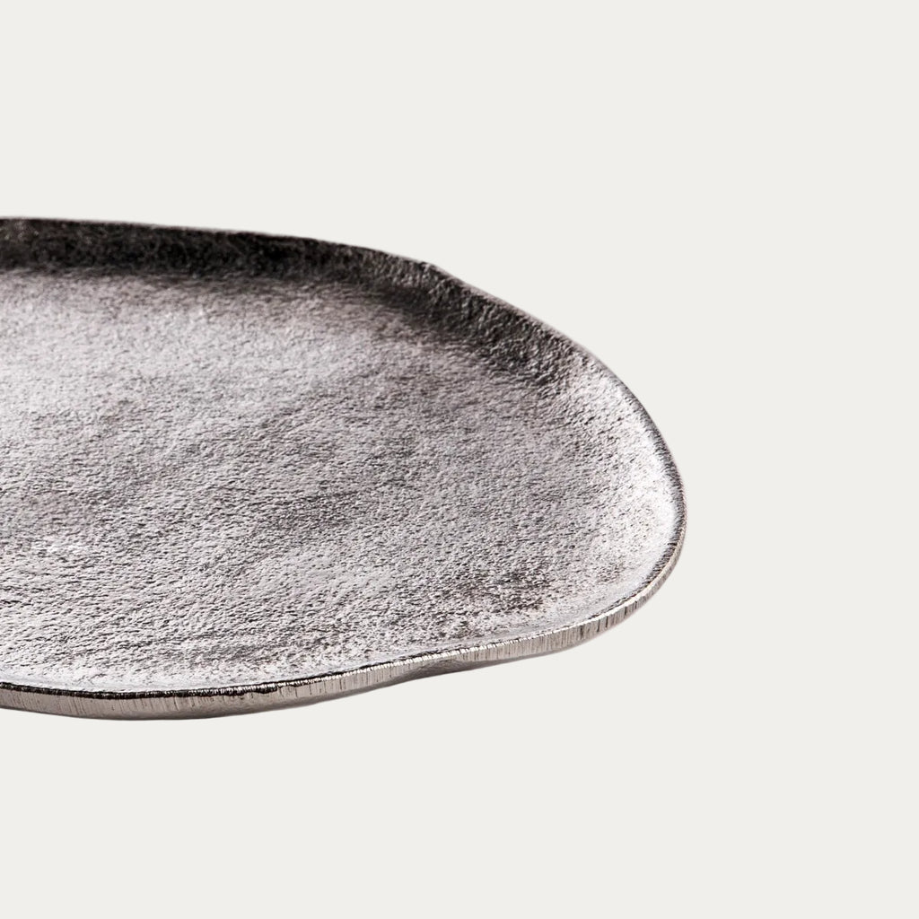 Dekoratives Tablett / Tray - aus silbernem Metall
