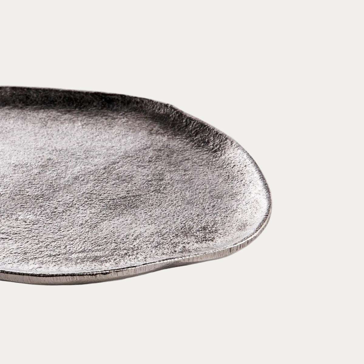 Dekoratives Tablett / Tray - aus silbernem Metall