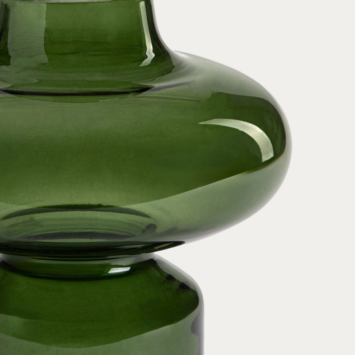 Dunkelgrüne Vase mit moderner Form
