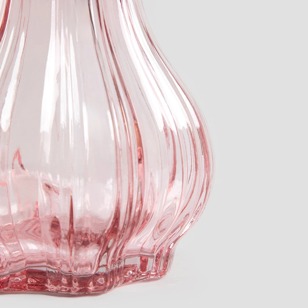 Rosa Junne Vase – Rosa, geripptes Glas